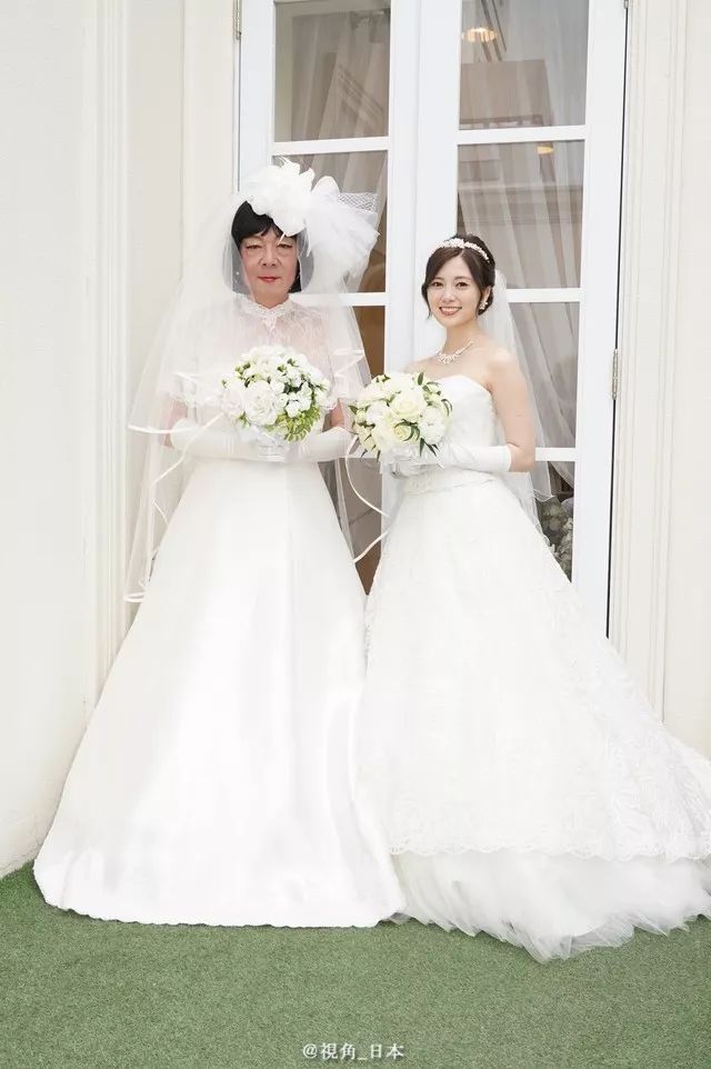 里见萌(白石麻衣 饰)服从了家里安排的婚事,打算辞去教师的工作去结婚