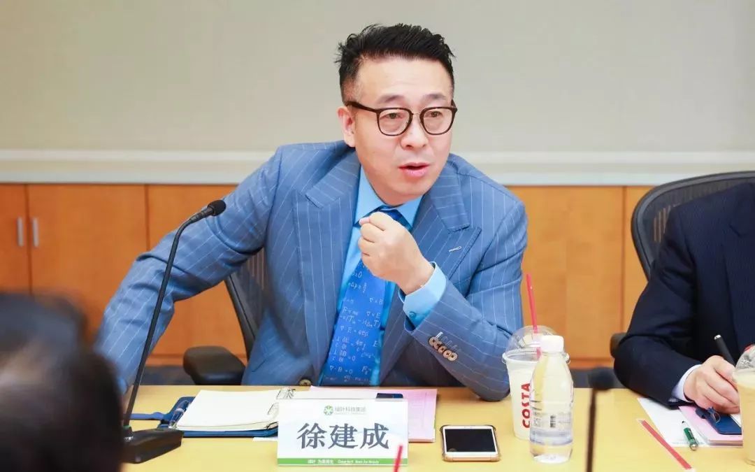 董事长徐建成首先发表讲话,向上海交大考察团的莅临表示热烈欢迎,并