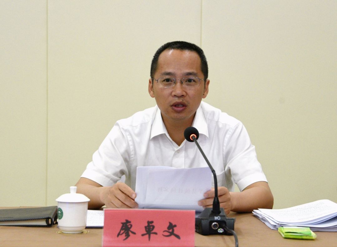 县长廖卓文部署了下一阶段全县经济工作,县委常委,县政府常务副县长蔡