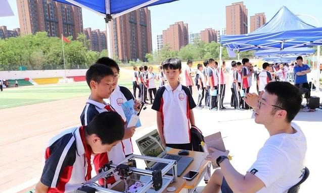 北京教科院燕山向阳中学圆满举办第三届科技嘉年华