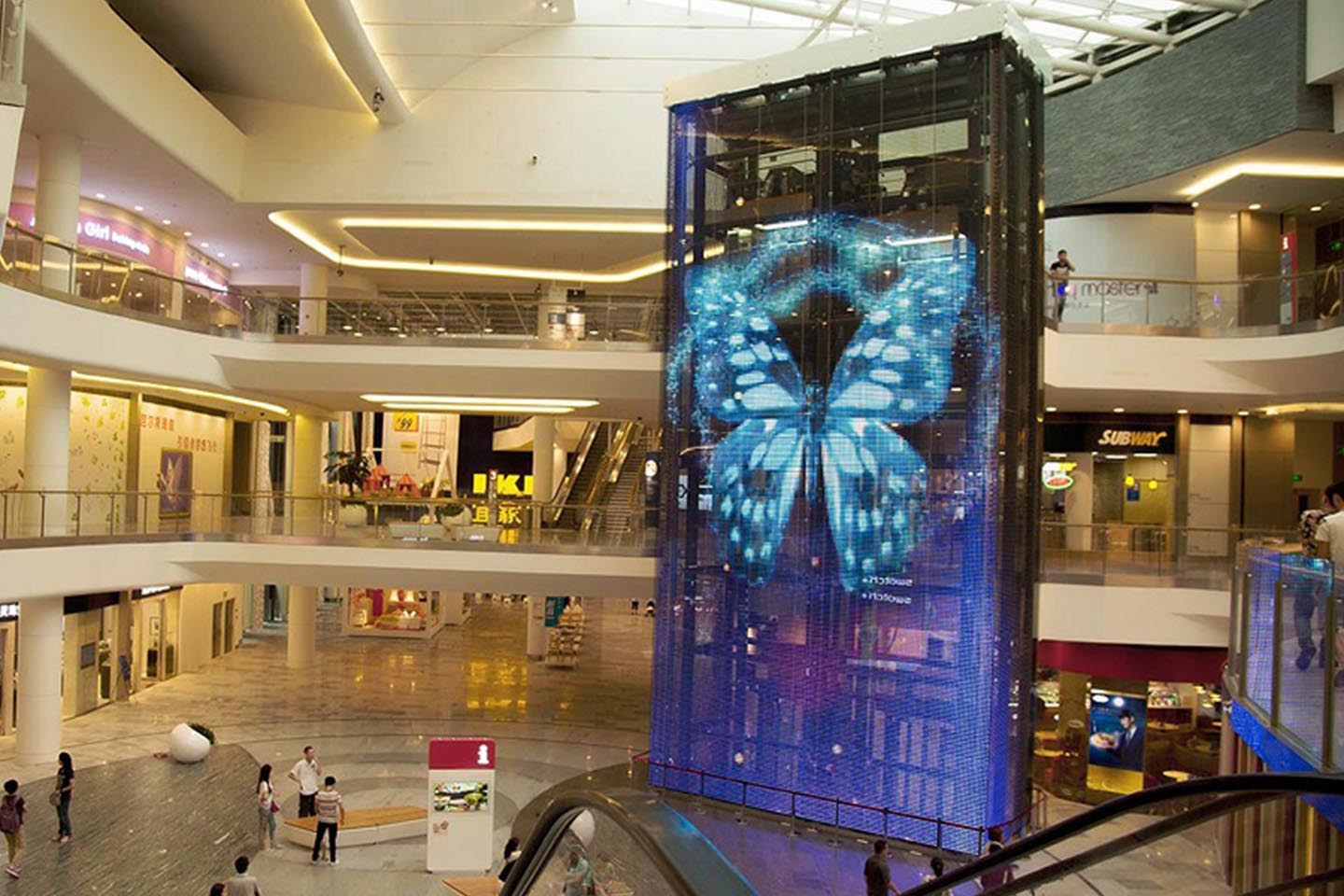 led透明屏不同的时尚