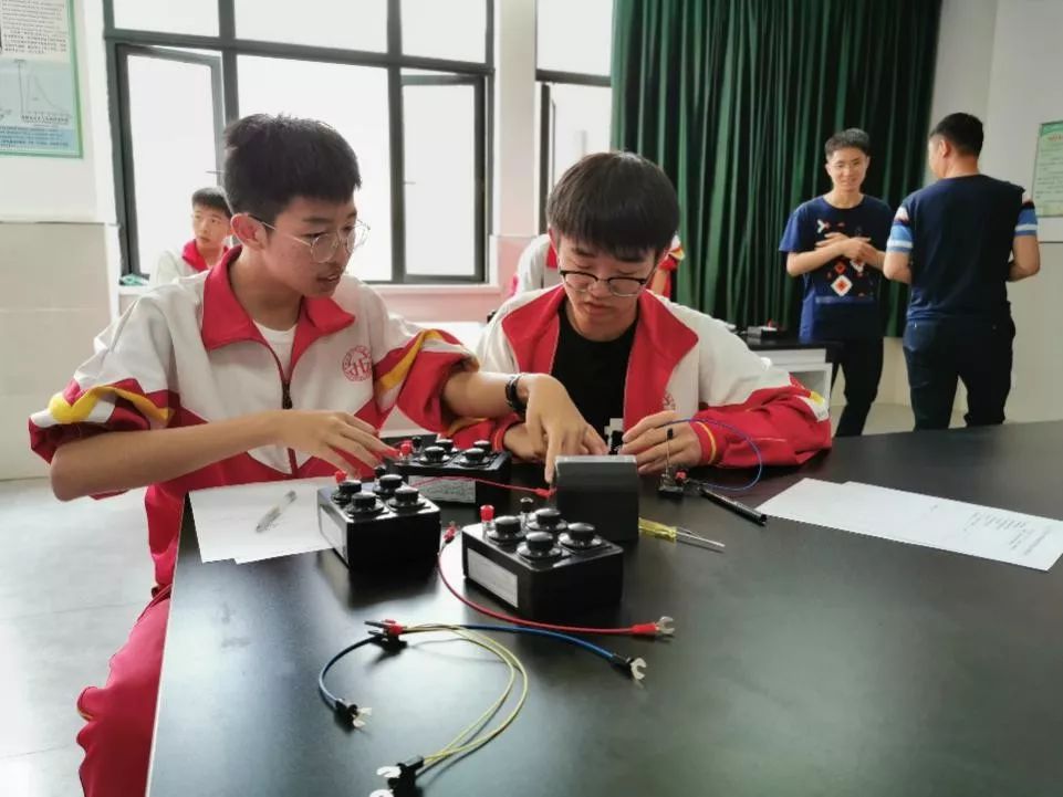高中物理组组织实验技能大赛