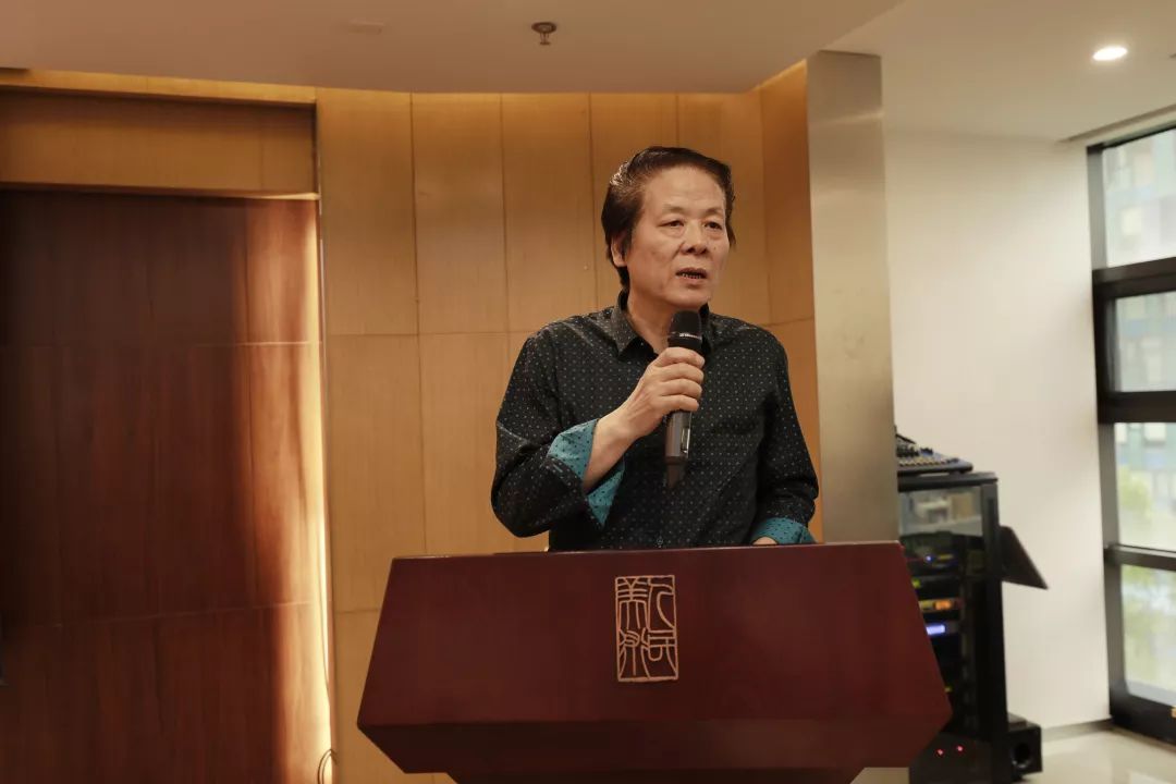 人美美育学堂美术导师代表杨景芝作主题发言人美美育学堂导师团美术