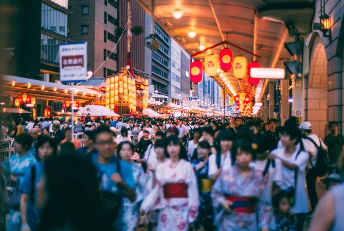 走吧去日本吧為了夏日祭典綢魚燒浴衣少女