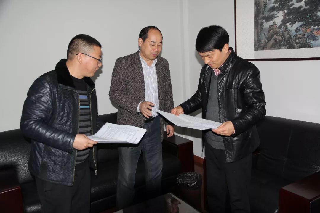 全面开展三服务柯桥教体在行动五杨汛桥镇中发挥自身优势三送群众