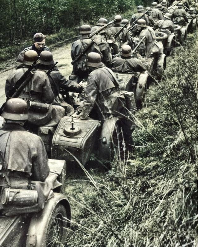 原创二战老照片铁拳是盟军坦克的噩恶德军一种制式装备很多余