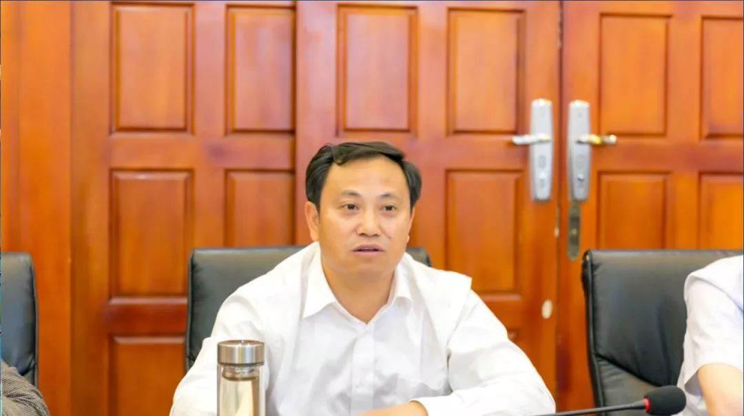 5月20日下午,都昌县与祥跃通用航空有限公司举行合作洽谈会,双方围绕