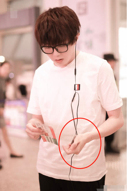 毛不易瘦了看他的手你就知道了网友舔屏