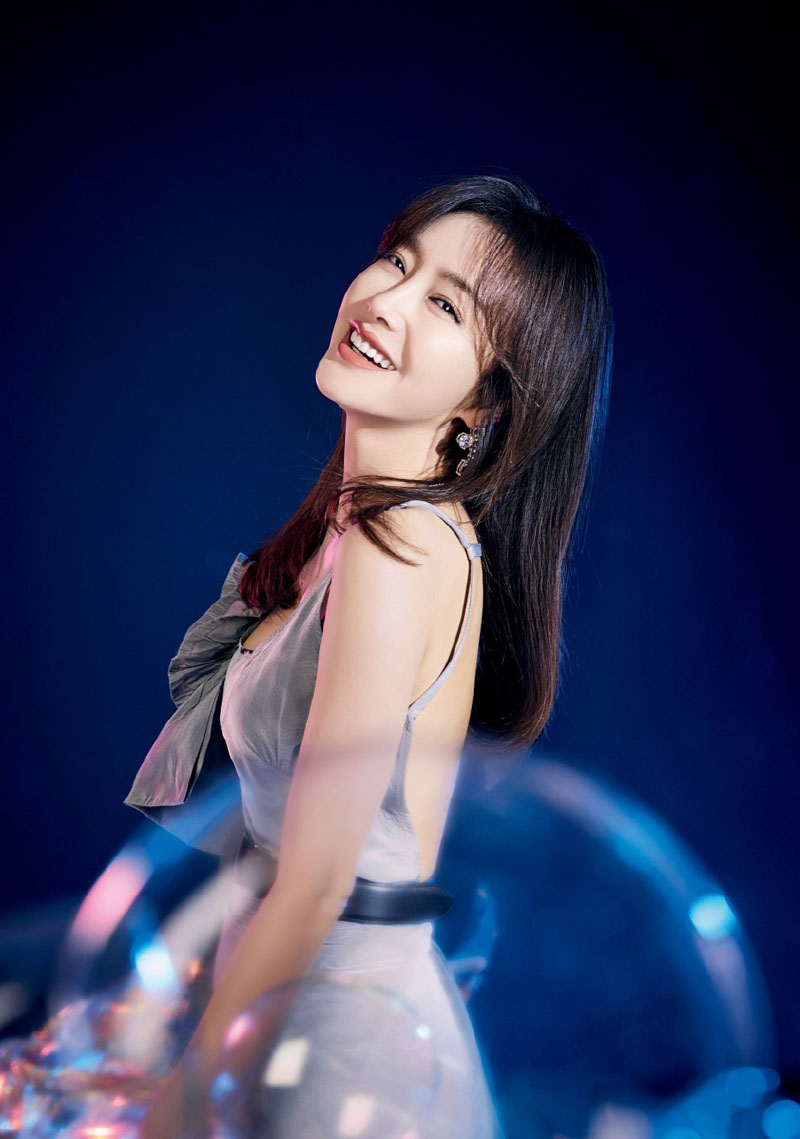 白月光女神的风采:秦岚