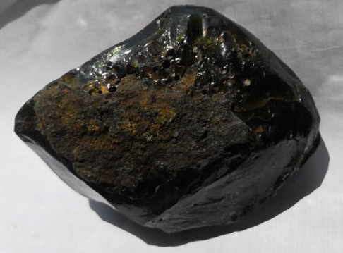 产地habitat石铁陨石多出自新疆和广西两地.