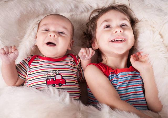 做好这三点你家大宝二宝也能亲亲爱爱一家人超幸福