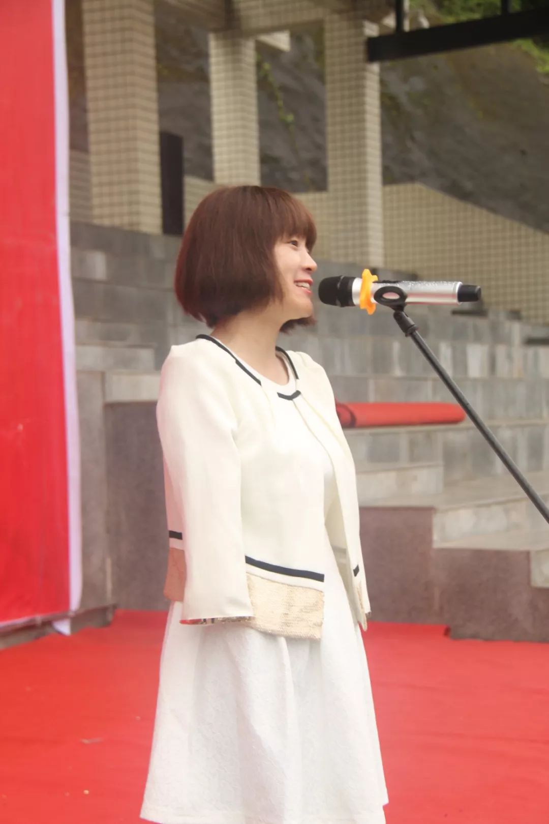 泪目无臂天使李智华作励志演讲感动千名师生