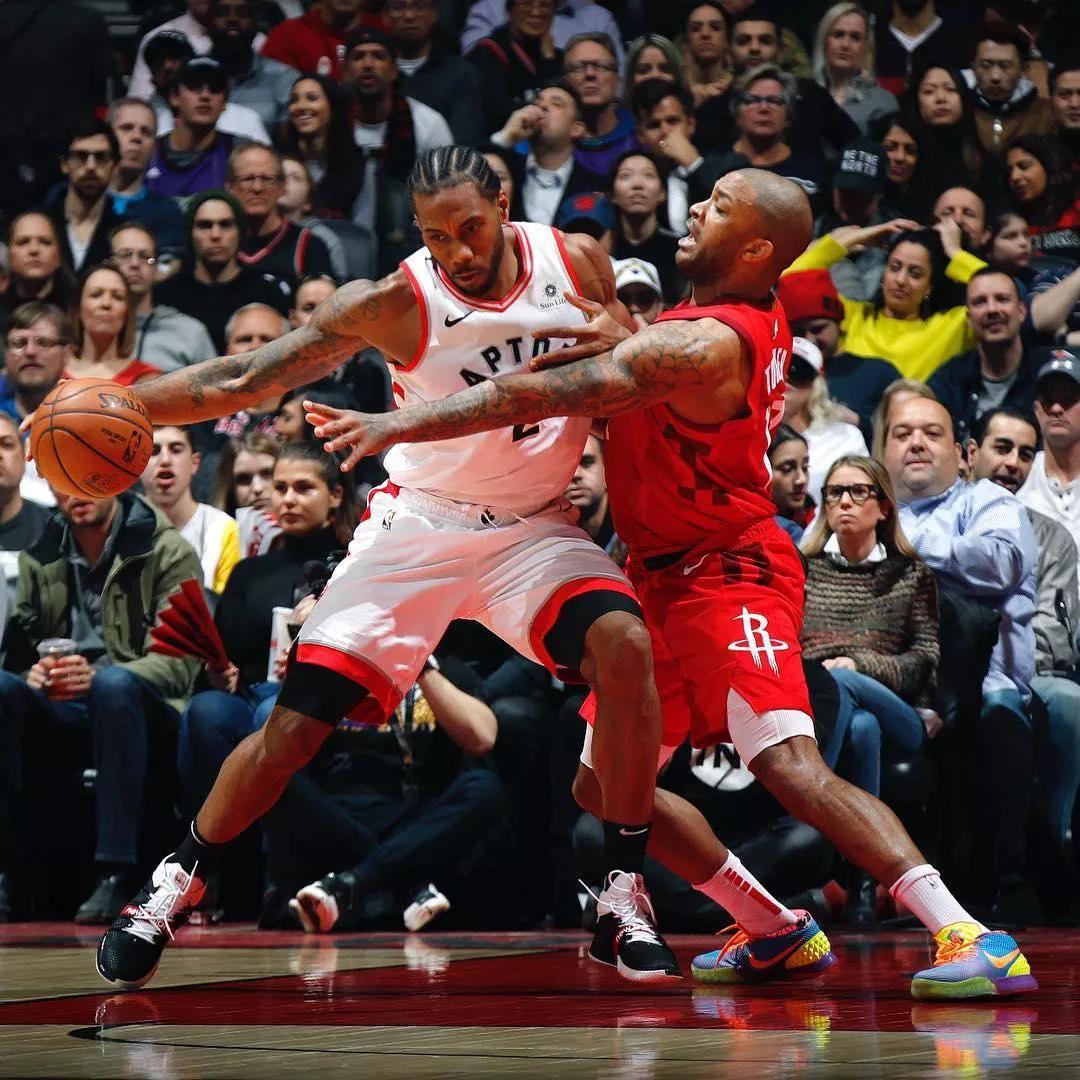 而塔克首发出战了全部82场.