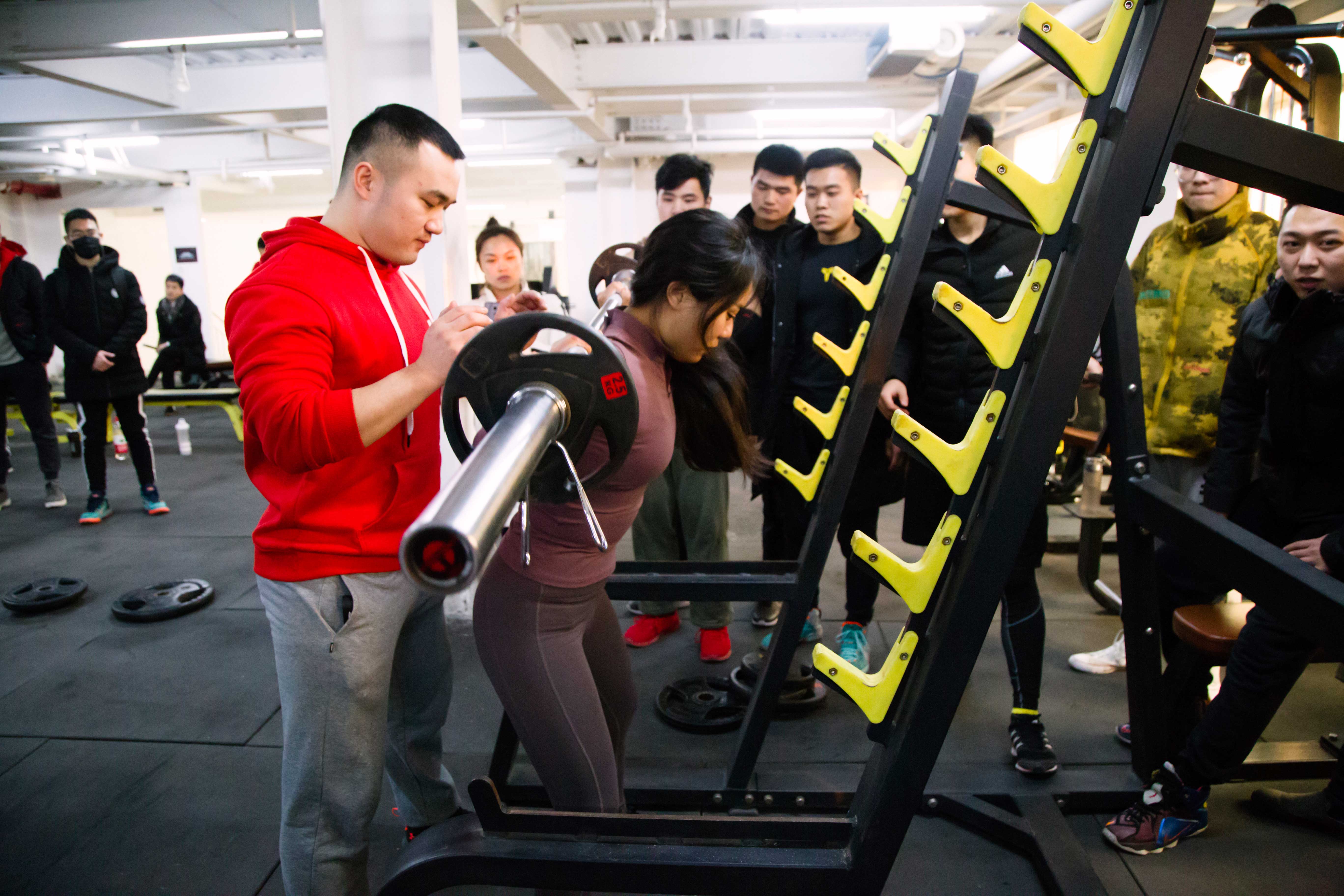 创体健身|据说只要学会这三个动作就一定会变强壮