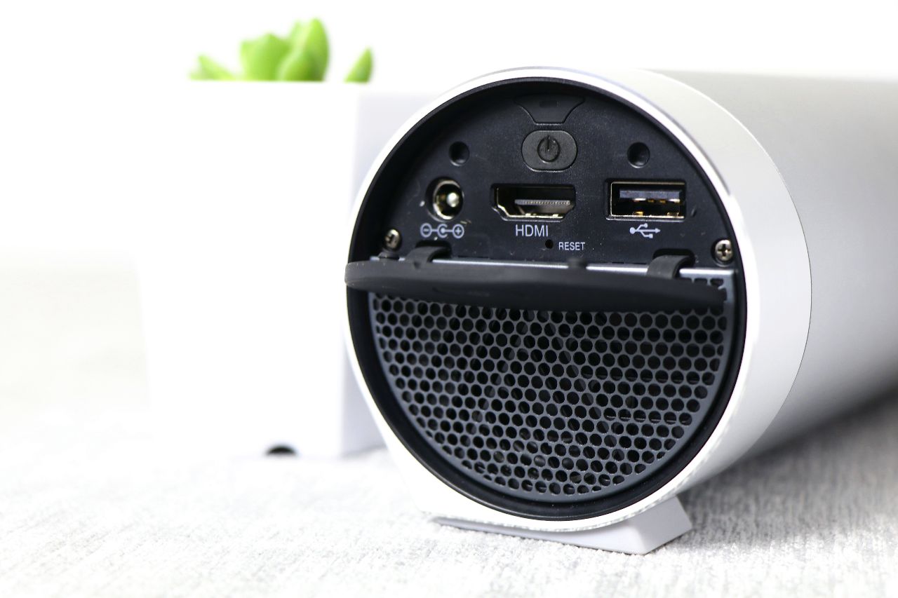 坚果p3便携投影评测画质音响皆出众最精致的投影非它莫属