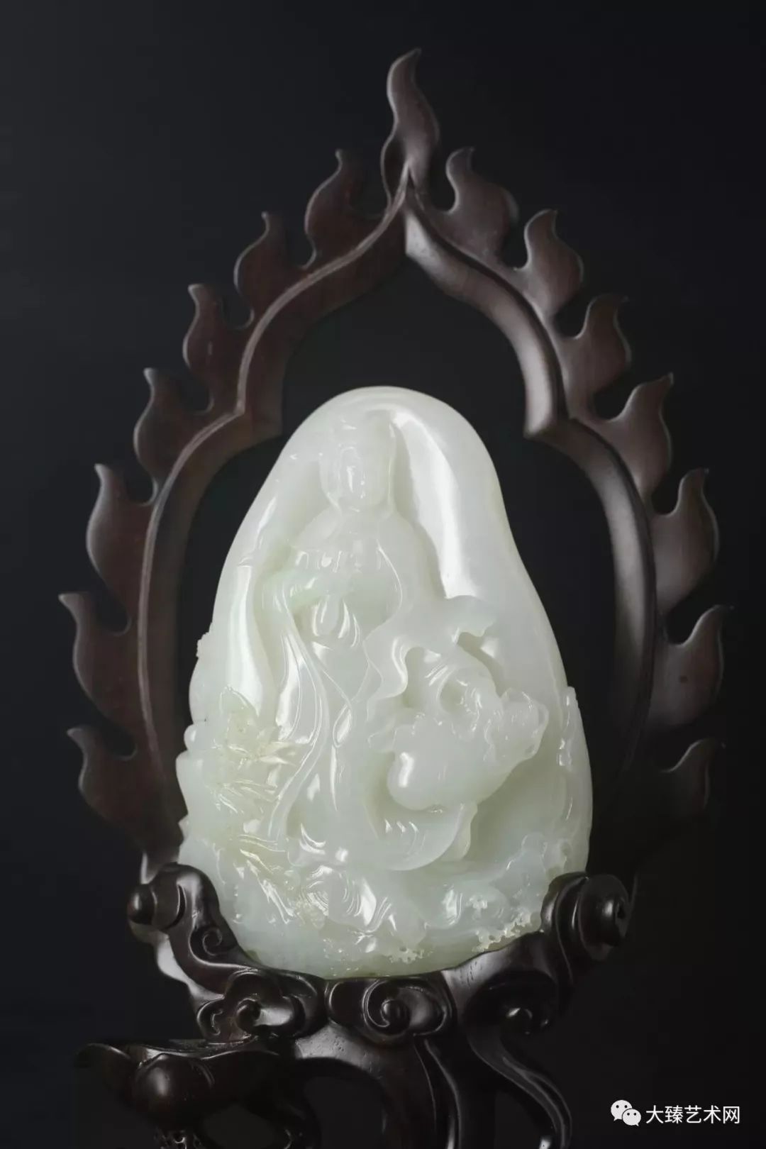 玉雕大师胡锡涛以斑斓色彩探秘玉雕世界的多元性