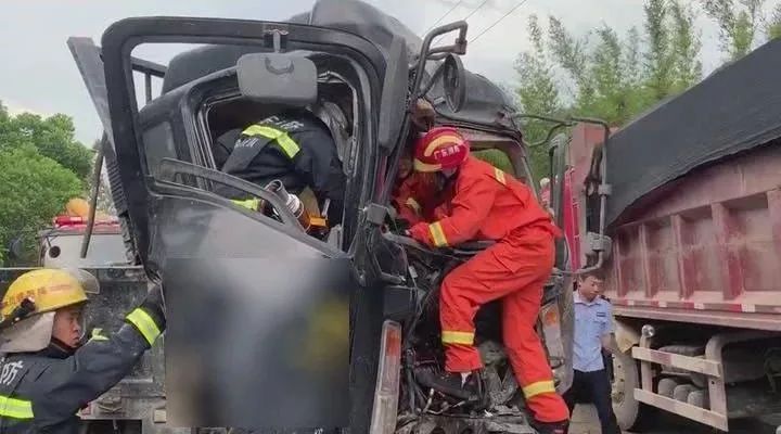 揭西县消防救援大队揭西中队副中队长 李振平:当时救出来后,两个人都
