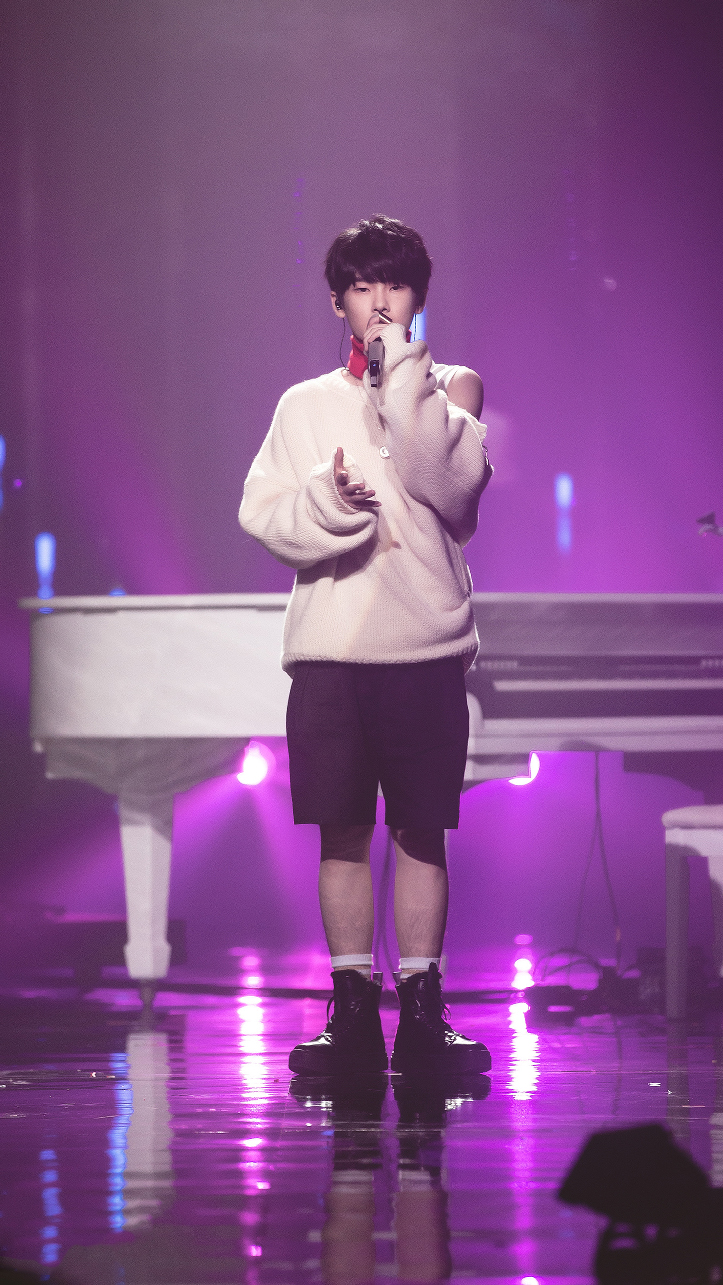 周震南回应穿短裤不刮腿毛我妈说这是有福之人的标志