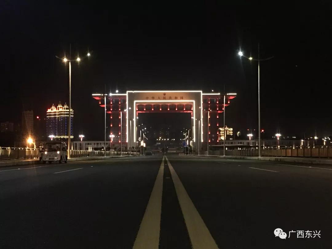 东兴口岸图片夜景图片