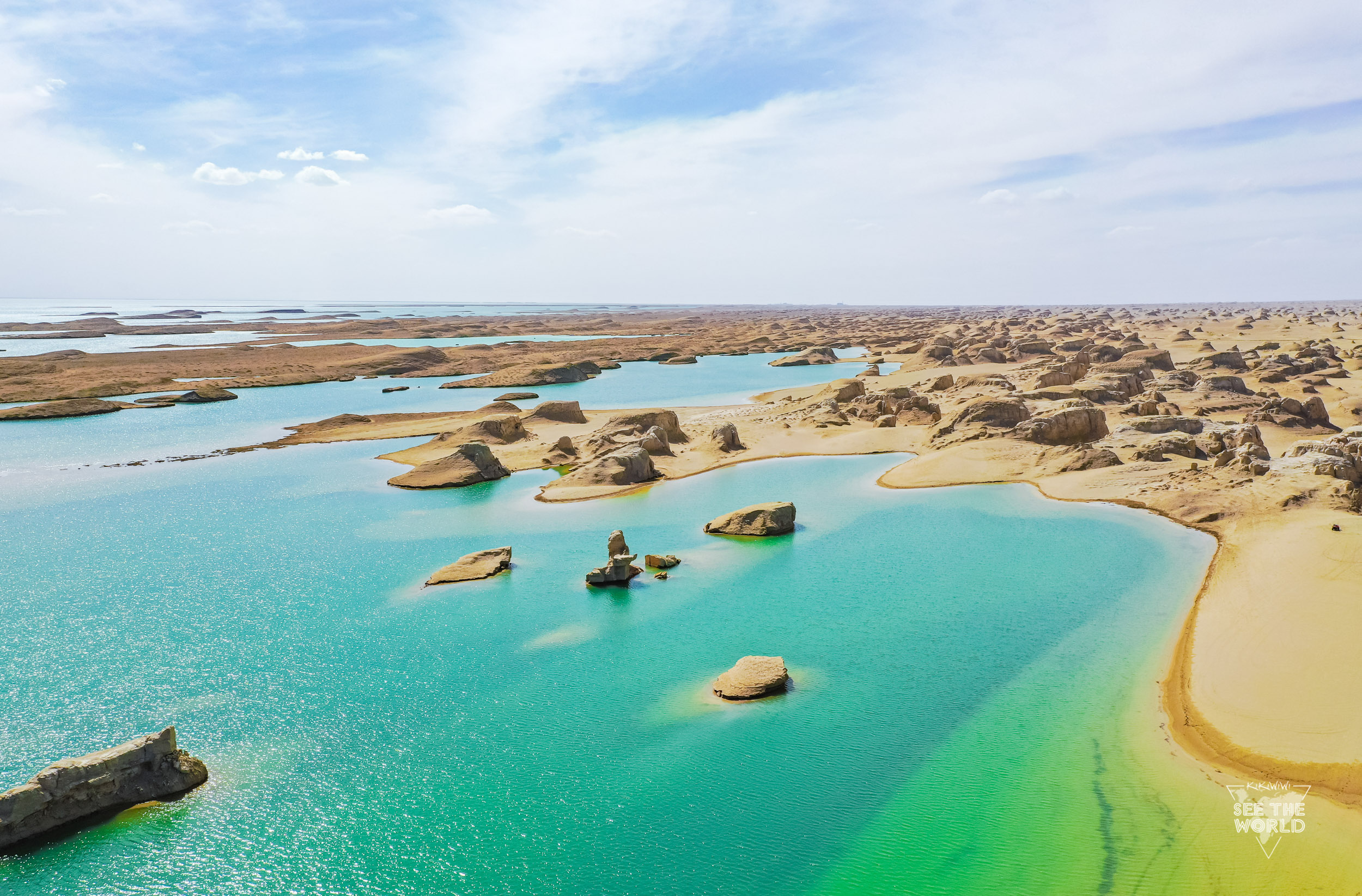 原创 绝美的荒野秘境:空灵圣地·水上雅丹