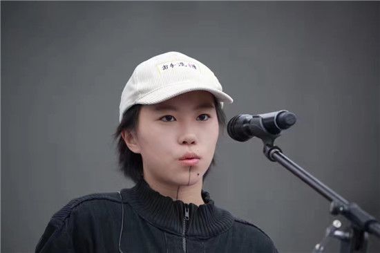 名字叫做少年的你海报放出来就有一个图片看到里面的造型就是寸头