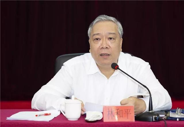 教育部政策法规司司长邓传淮出席会议并讲话.