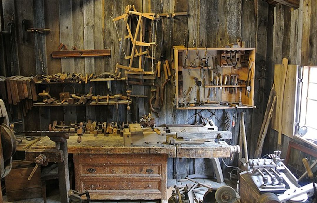 (你能看出来这是些什么工具吗)▲国外被用定义的"标准工具墙",(仔细