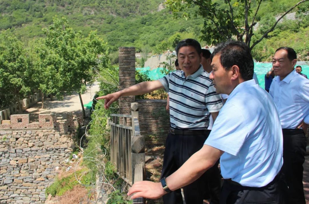 仲宫南部山区党工委书记管委会主任文东河到仲宫视察重点工作