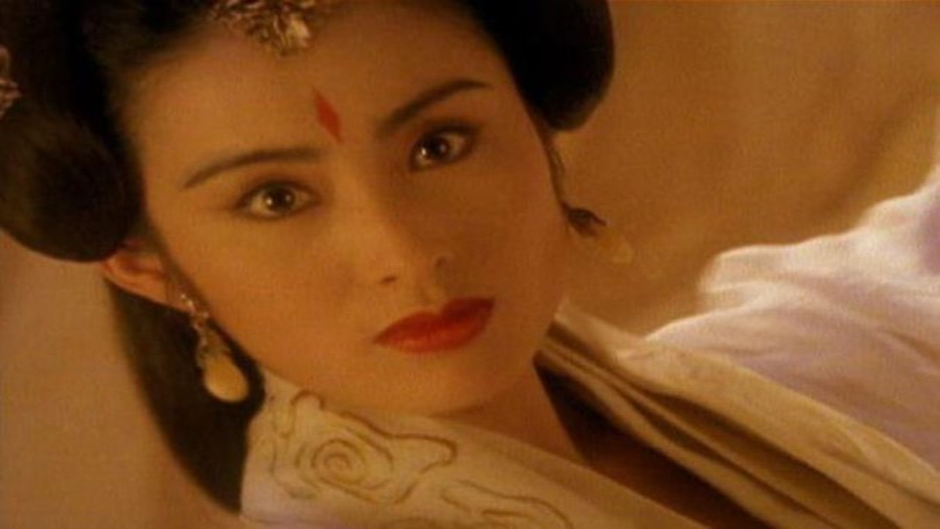 芝麻官之白面包青天》这部影片讲述了水师提督之子常威垂涎秦小莲美色