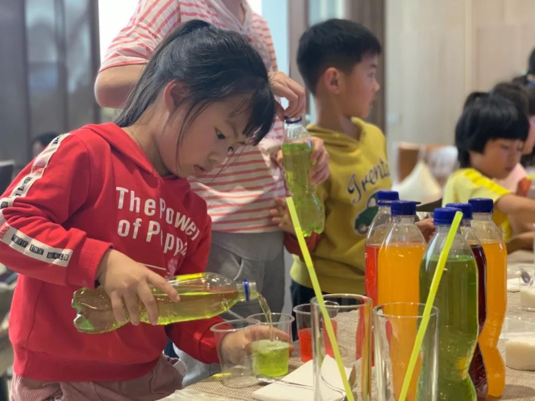 上周末上扶刘老师,带着最最好玩的彩虹鸡尾酒