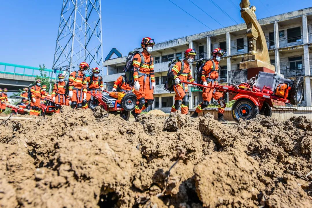 錘鍊鋼鐵意志淬鍊過硬本領跟馬鞍山消防一起感受高燃地震拉動演練