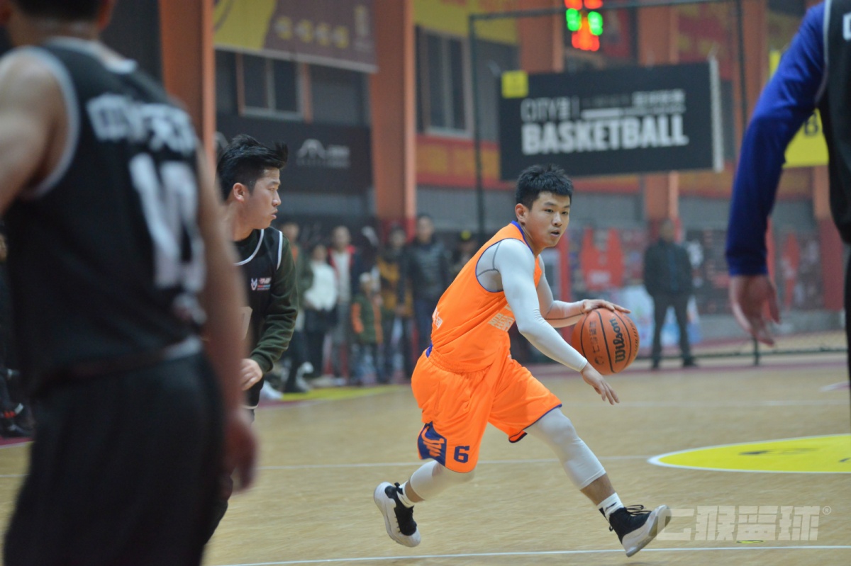 "萌神"李文峻:库里球迷,钟情三分,也爱助攻