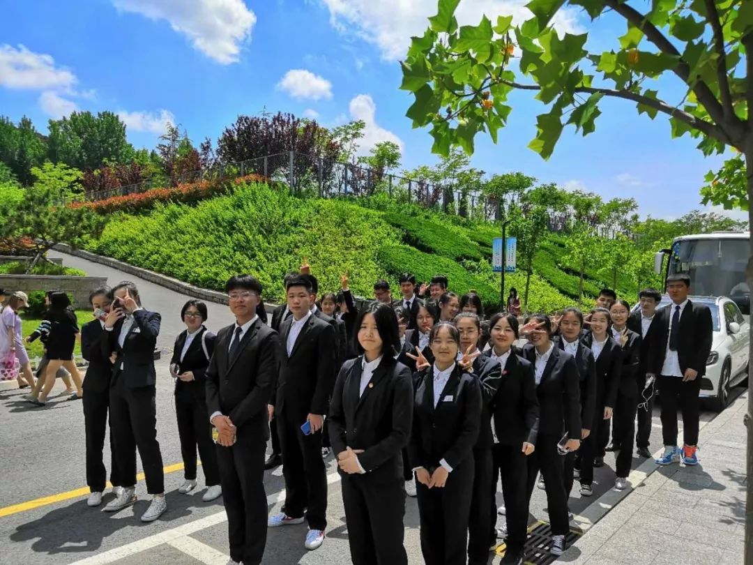青岛旅游学校18级7班"冬己之家"的 pleasant trip