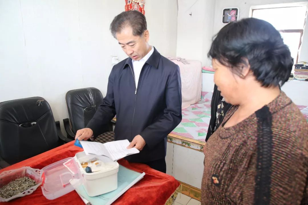 马焕龙一行到义勒力特镇和神骏山生态修复及景观建设项目等地调研