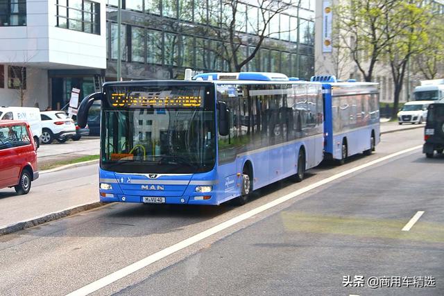 全挂卡车不稀奇看看全挂的大公共manlionscity全挂公交车