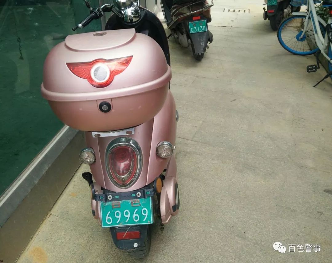 传递温暖百色那个磅礴的雨夜女辅警陆英华用自己的行动感动了大家