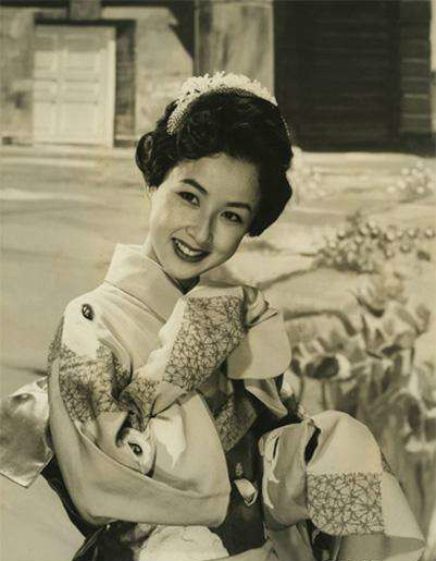 出现了无数被奉为荧幕女神的女演员,就如中国民国时期的四大美女一样