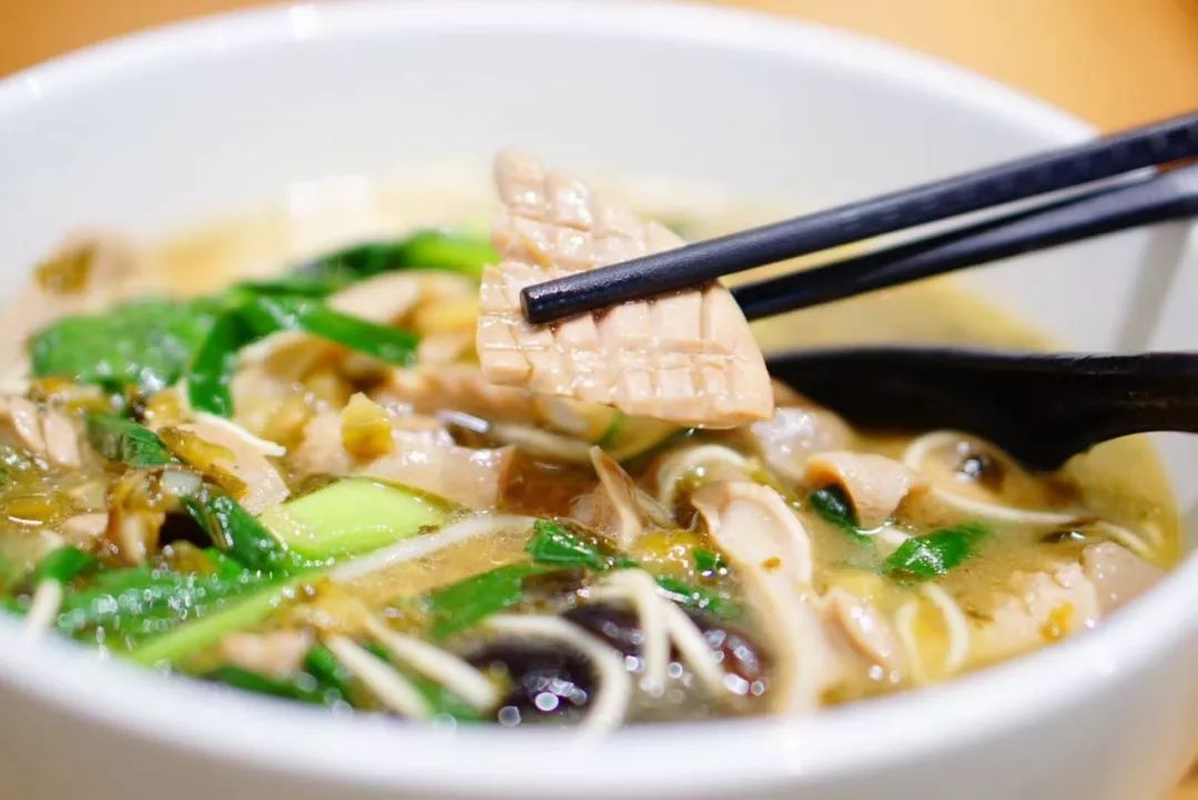 隔屏流口水阿能面馆要开业啦买一送一还有饮料送