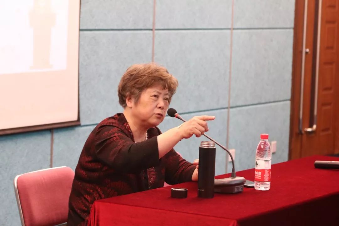 通过多次调解家庭纠纷,柏阿姨发现,青年一代太容易说离婚,而且原因