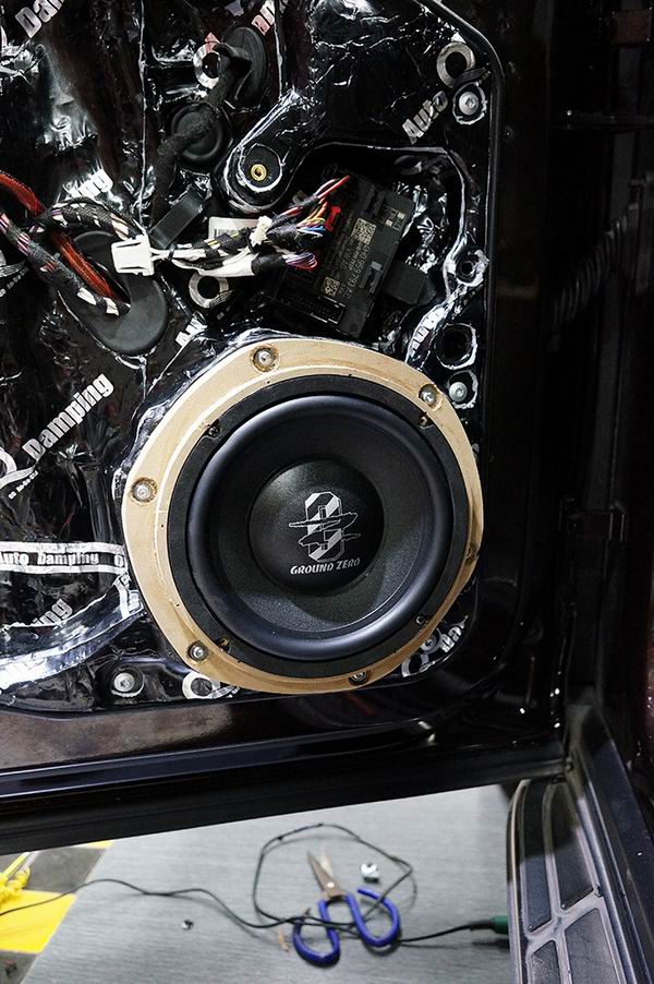 重庆汽车音响改装之渝大昌保时捷卡宴音响改装升级德国零点三分频