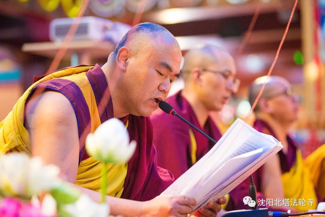 第二,四座由云丹法师及般灯法师为大众解释仁波切讲解的内容,并引导观