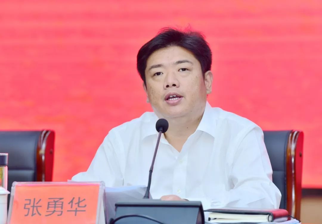 张勇华强调,要把作风效能建设落实到护航"产业高地,幸福之城"高质量