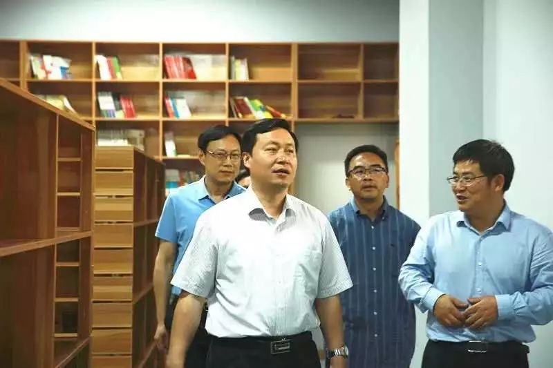 张彤市长调研乐山海棠实验中学郭捷副市长出席该校新任校长见面会