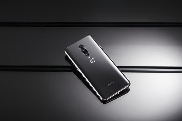 一加7pro曜岩灰图赏这款钢铁侠代言的中国手机被抢疯了