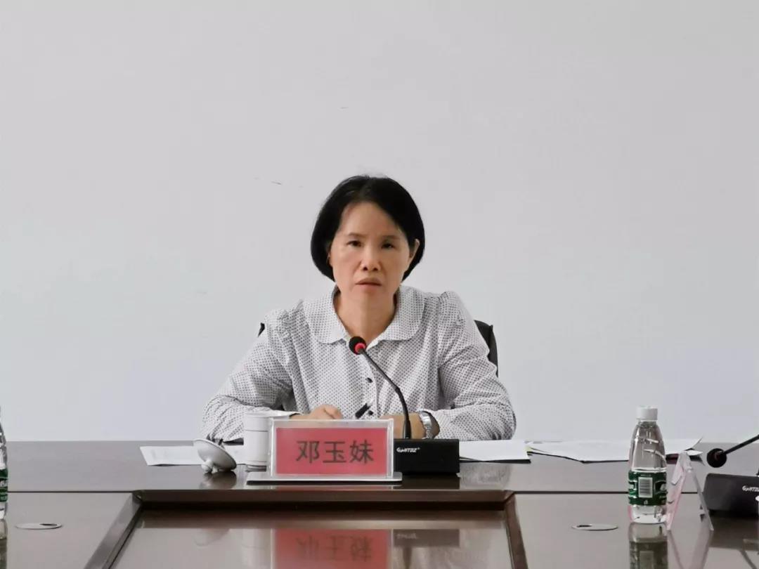 针对当前我镇非洲猪瘟防控工作的严峻形势,邓玉妹提出三点要求:一是