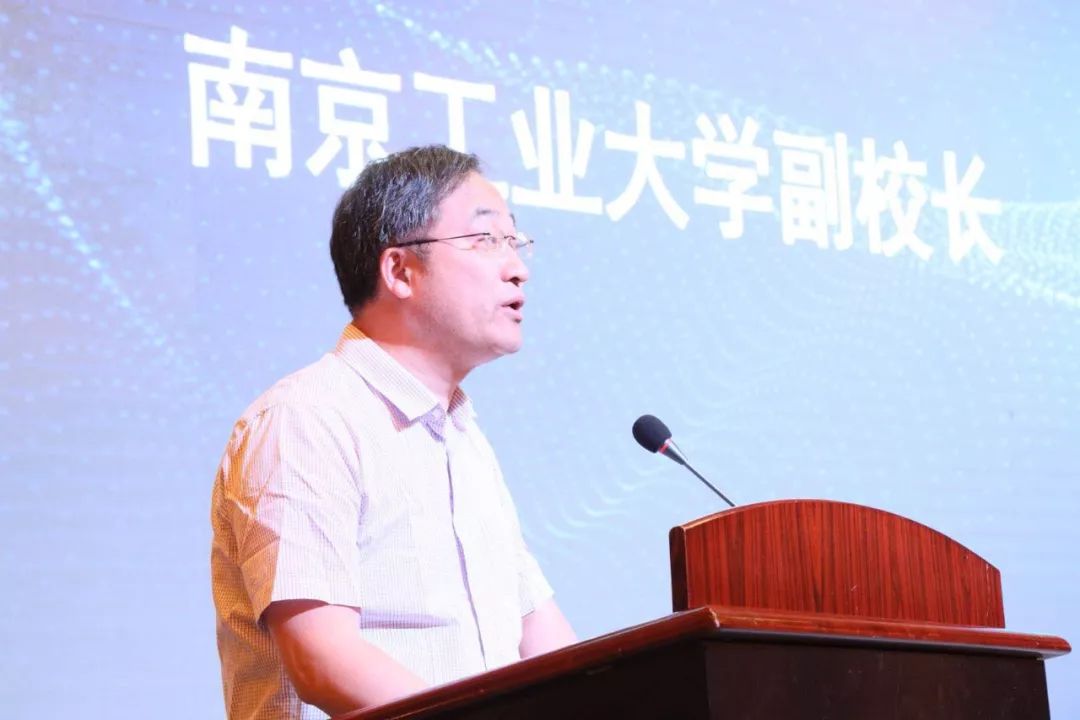 南京工业大学副校长凌祥致辞▲拜富集团总经理王美兰致辞颁 奖 仪