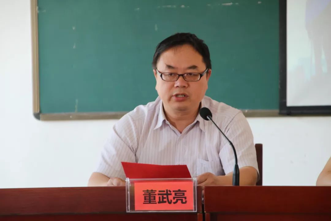 仪式第一项,由玉山县教体局领导董武亮股长代表玉山县教育局致辞.