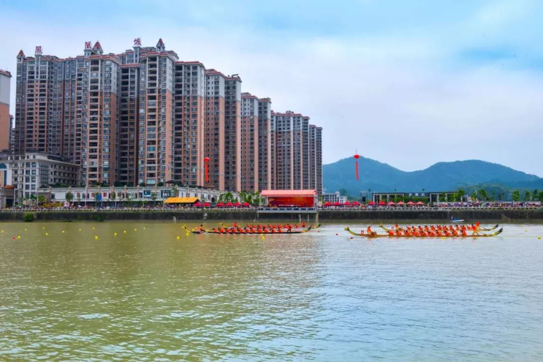 74壮观揭西河婆龙舟赛人气爆棚