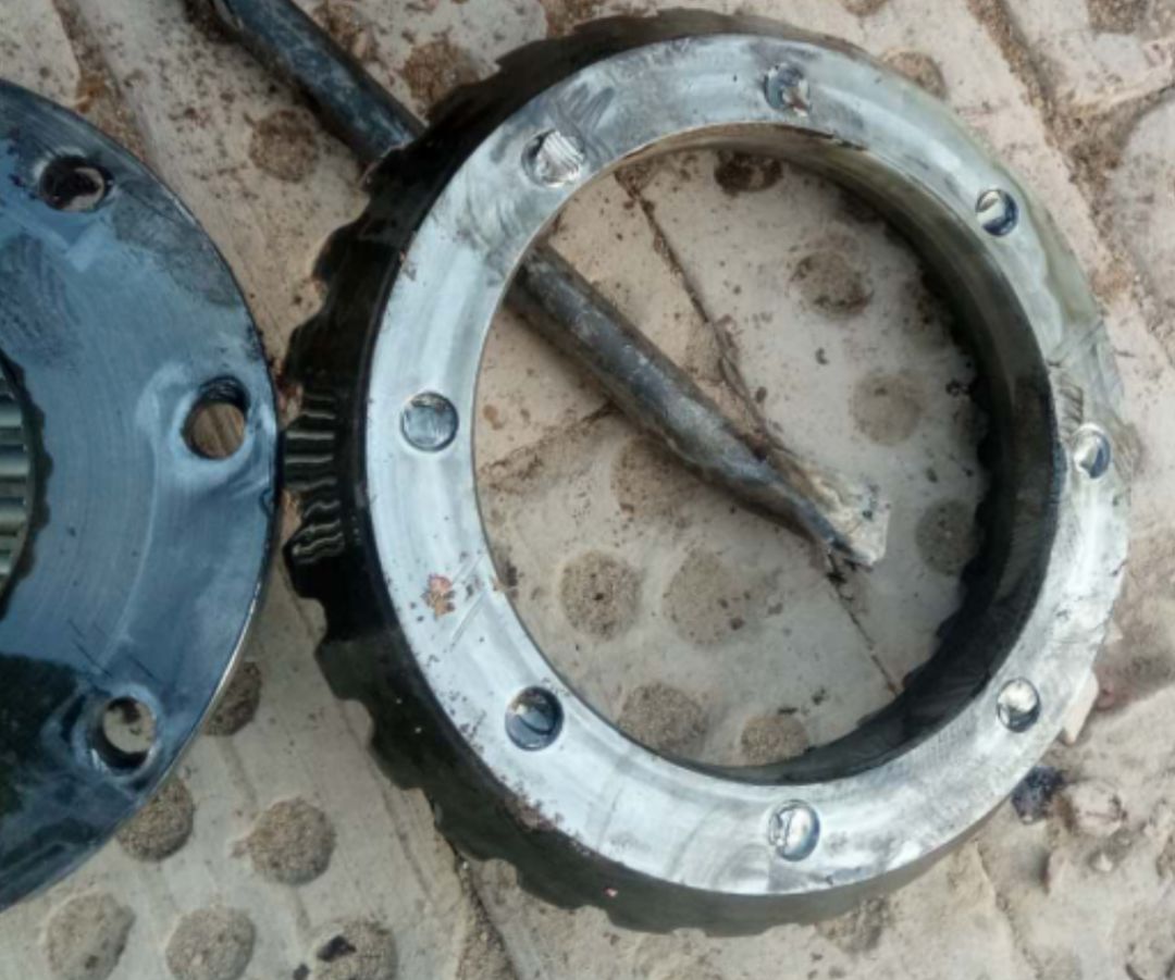 四驱拖拉机前桥使用中的常见故障使用操作保养维护不当成诱因