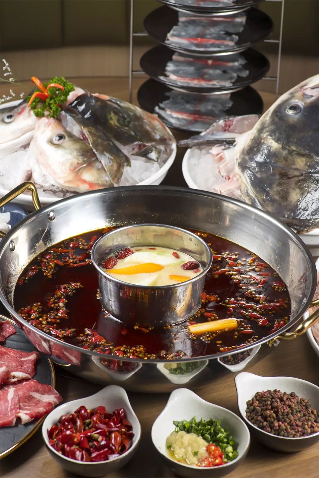 白莲花鱼头锅空降魔都净身才能吃完全不上火